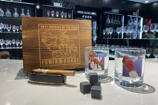 Juego de vasos de whisky de cóctel de roca de cristal de 300ml con logotipo personalizado Premium con piedras de whisky de granito en caja de regalo de madera